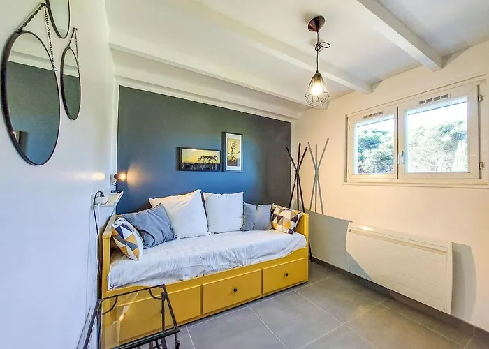 Vakantiehuis Les Pins By Interhome Saint Aygulf